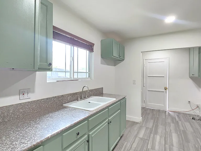 8154 Potter Ave — Photo 4