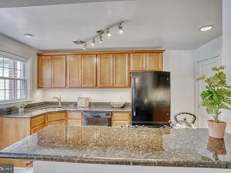 1570 Dellsway Rd — Photo 9