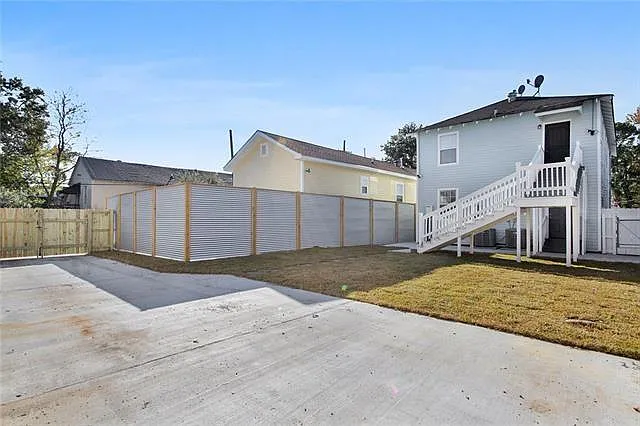 2 bed, 1.0 bath, 1052 sqft, $1,550 — Photo 2