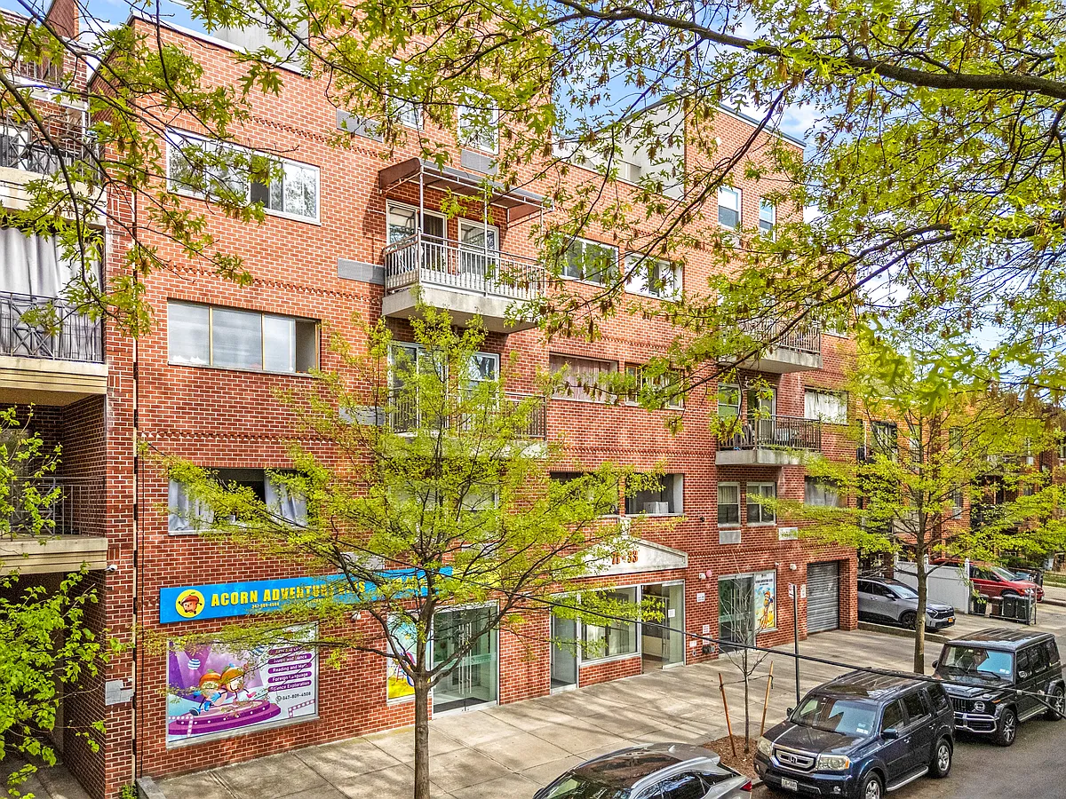Building Photo - 71-33 162nd St #3F