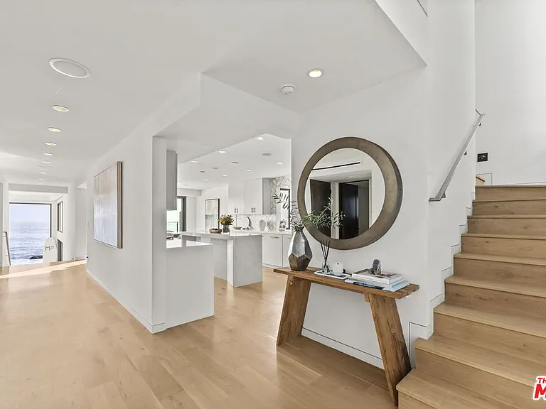 24146 Malibu Rd — Photo 5