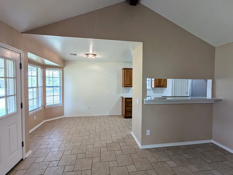 2708 Forrest Cir — Photo 5