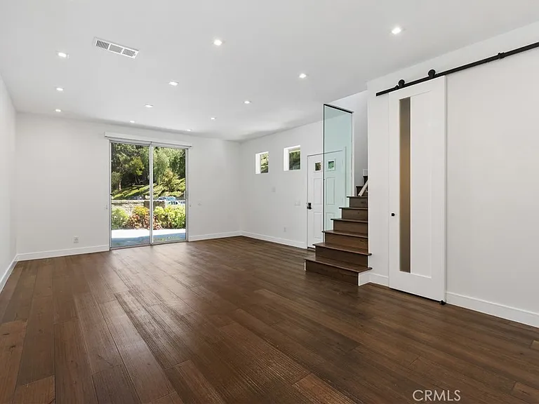 106 Breakers Ln — Photo 12