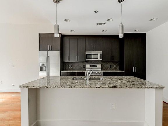 3rd image of 1080 Peachtree St NE #604