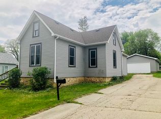 325 W Clarence St, Dodgeville, WI 53533