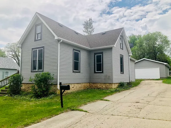 325 W Clarence St, Dodgeville, WI 53533