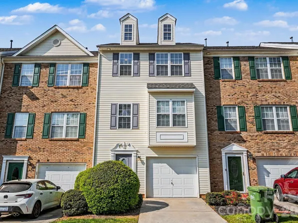 308 Langhorne Dr, Mount Holly, NC 28120