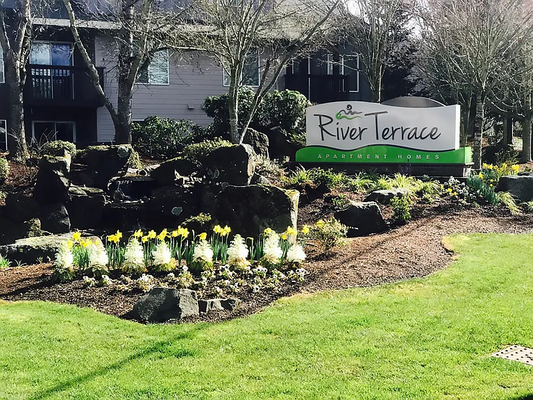 River Terrace — Photo 9