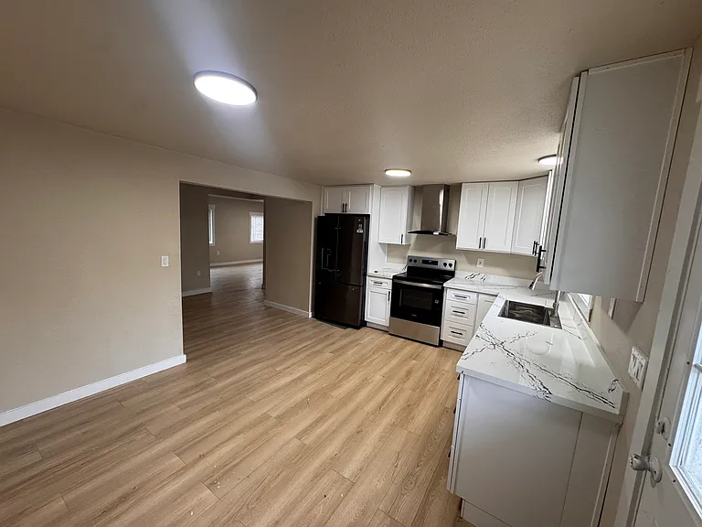 1202 Rhobina St — Photo 6