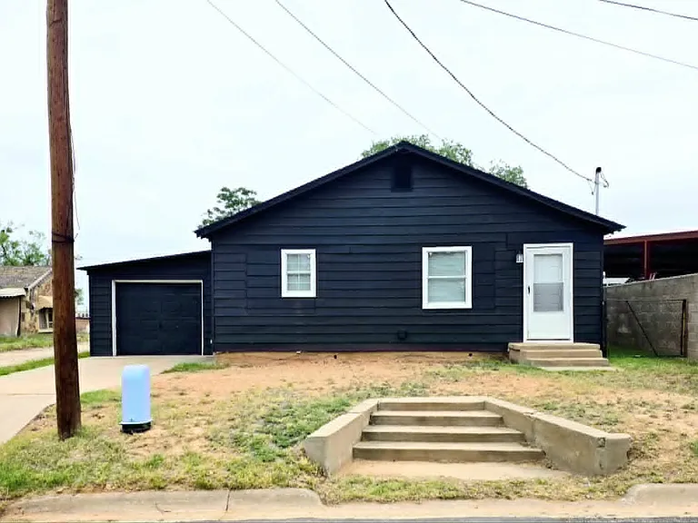 2606 Avenue V — Photo 1