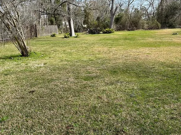 8107 Woodacres St, Hitchcock, TX 77563