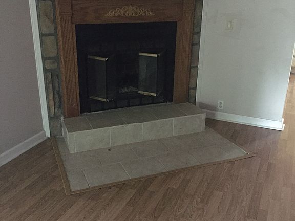 2nd image of 160 Crane Ln