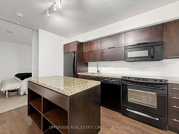 4th image of 126 Simcoe St #607
