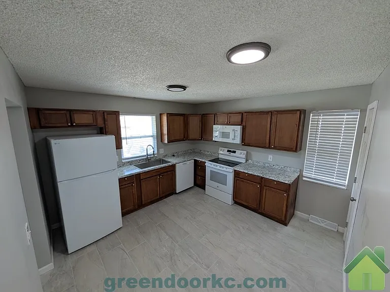 9152 W 78th Ter — Photo 1