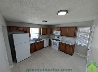 9152 W 78th Ter, Overland Park, KS 66204