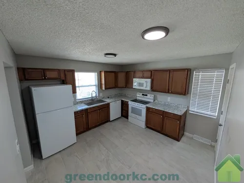 9152 W 78th Ter Photo 1