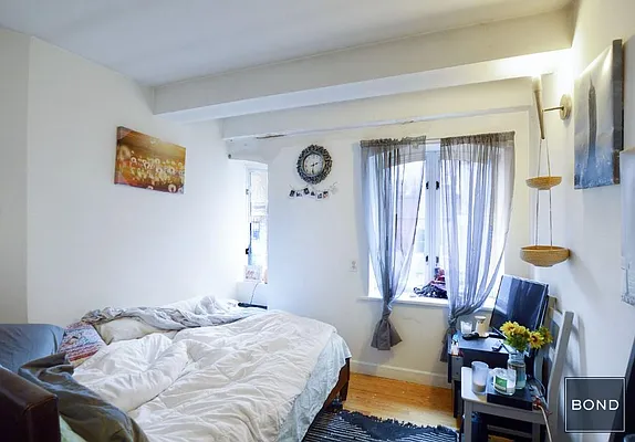 Rented by Bond New York | media 19