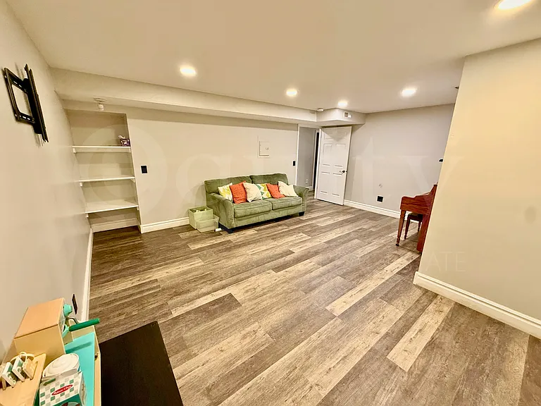 787 W Vahe St — Photo 21