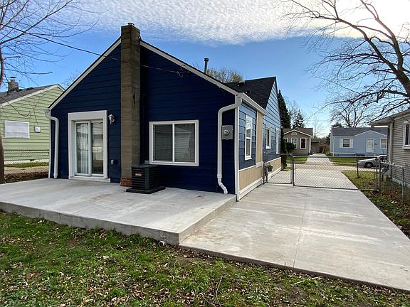 3rd image of 585 E Barrett Ave