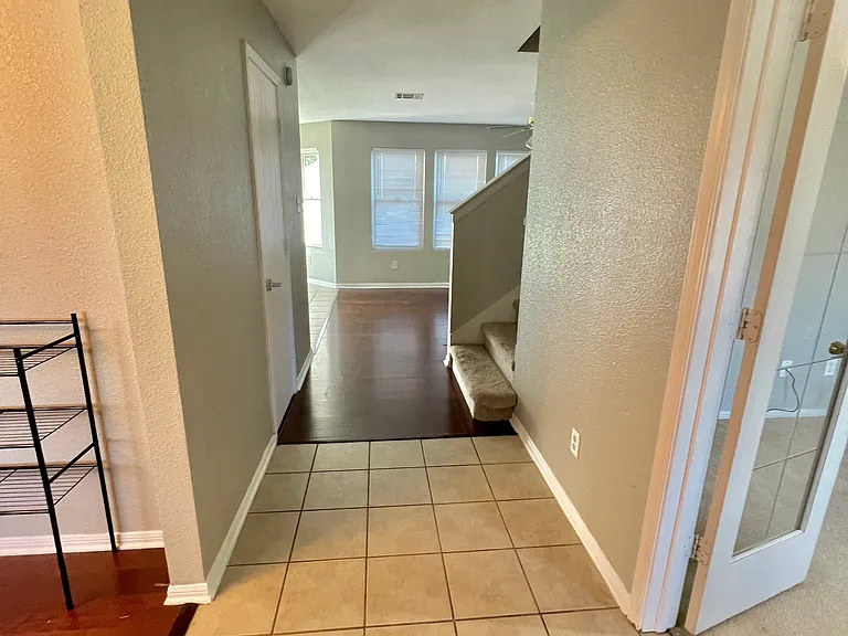 2702 Verbena Loop — Photo 4