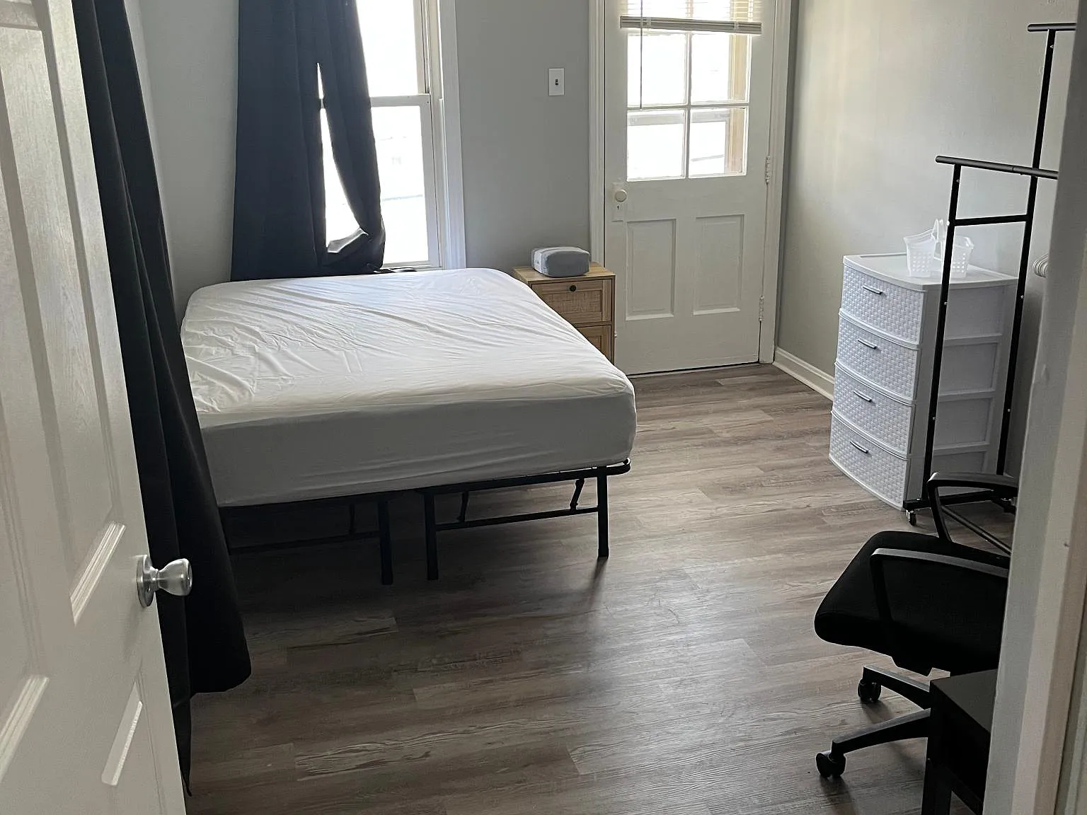 3 bed, 1000 sqft, $1,400 — Photo 2
