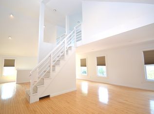 30 Jobs Ln, Southampton, NY 11968