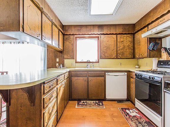 3rd image of 9801 N Elgin Ave
