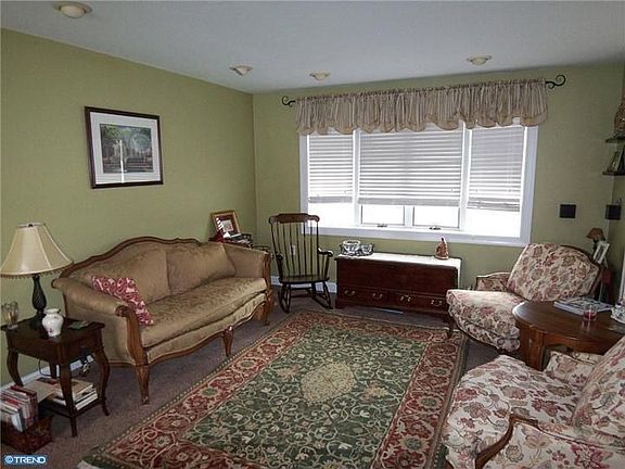 3rd image of 143 Hampshire Dr