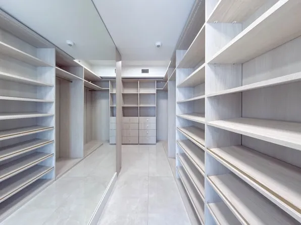 1300 Brickell Bay Dr, Miami, FL