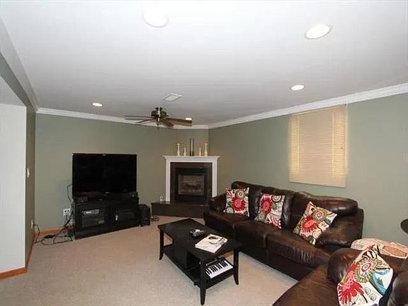 4th image of 613 Highland St