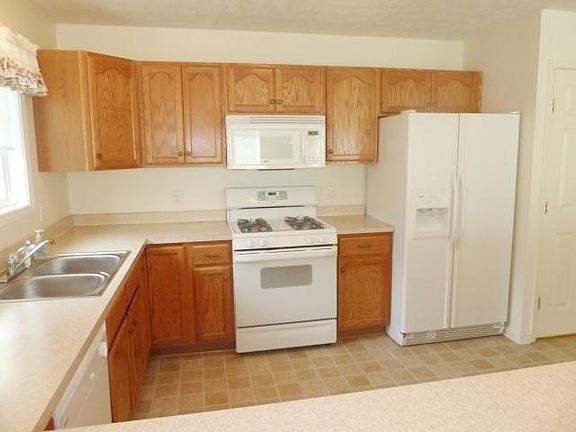 5th image of 323 Walker Dr