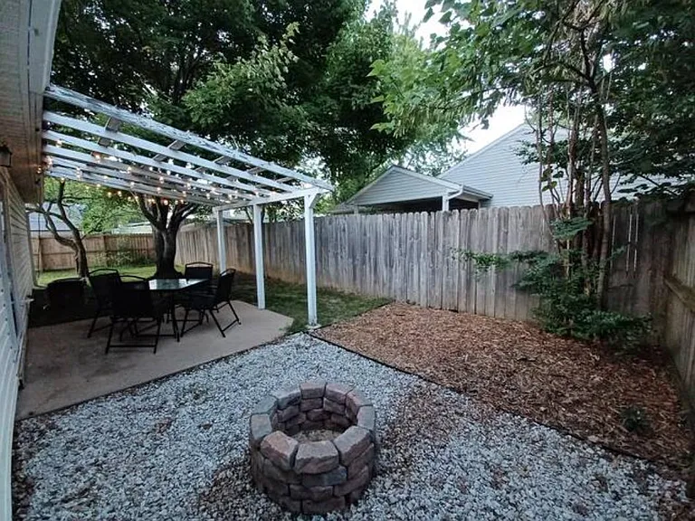 438 E Mimosa Ln — Photo 17