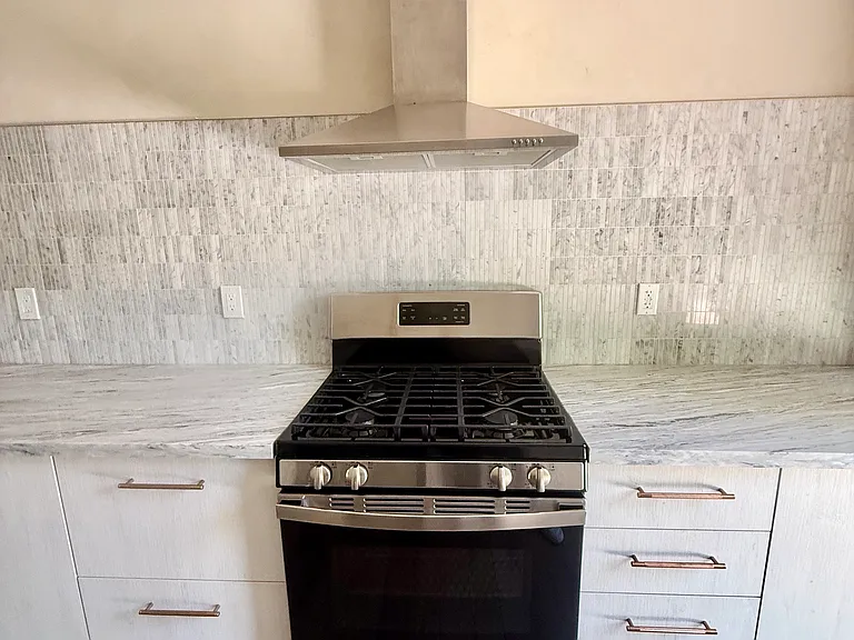 741 Valley View Ave — Photo 5