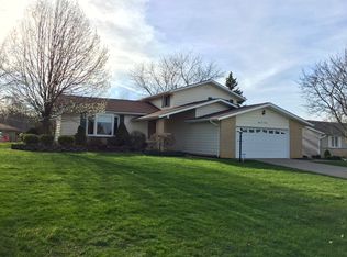 8200 W Ridge Dr, Broadview Heights, OH 44147