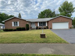 22 Airinton Dr, Rochester, NY 14622