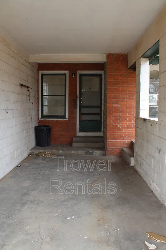 3 bed, 1.0 bath, 1178 sqft, $1,400 — Photo 2
