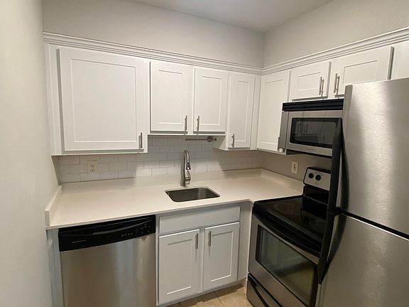 2nd image of 3119 W Deleon St Unit 28