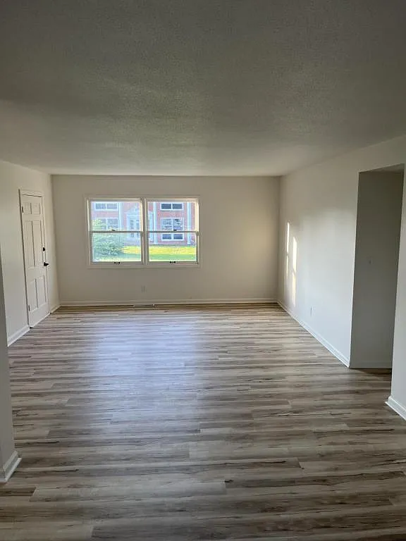 Building Photo - 103 N Russell St #1