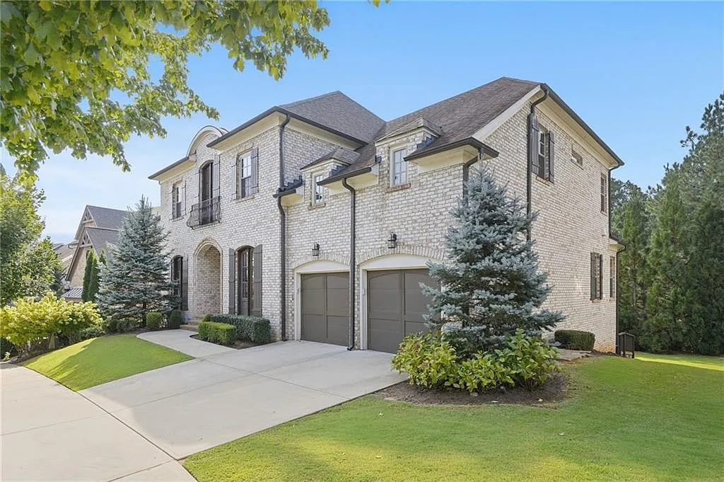 6 bed, 5.0 bath, 5234 sqft, $8,500 — Photo 3