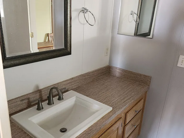 1433 Post Ave — Photo 9