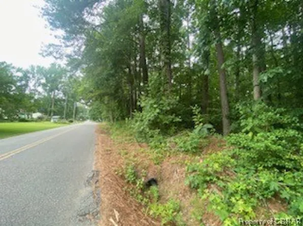 39 Coachpoint Rd, Hartfield, VA 23071