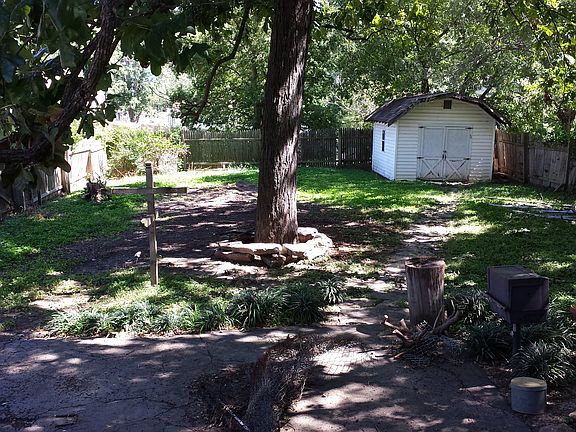 4th image of 8324 Acorn Ave