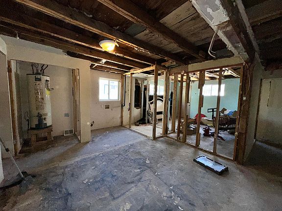 5th image of 2009 Blake Rd SW