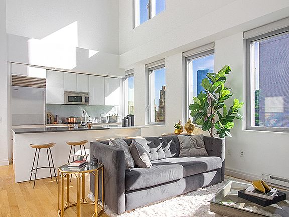 5th image of 554 W 54th St #D