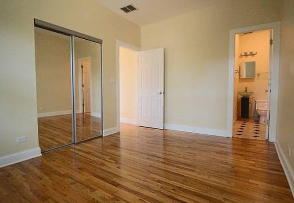 4th image of 3853 W Ainslie St APT 3