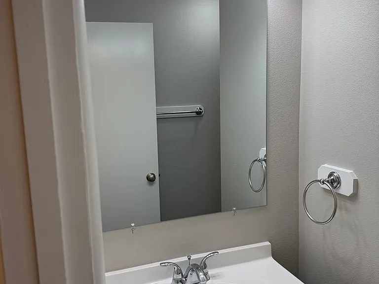 MAC CITY APARTMENTS — Photo 7