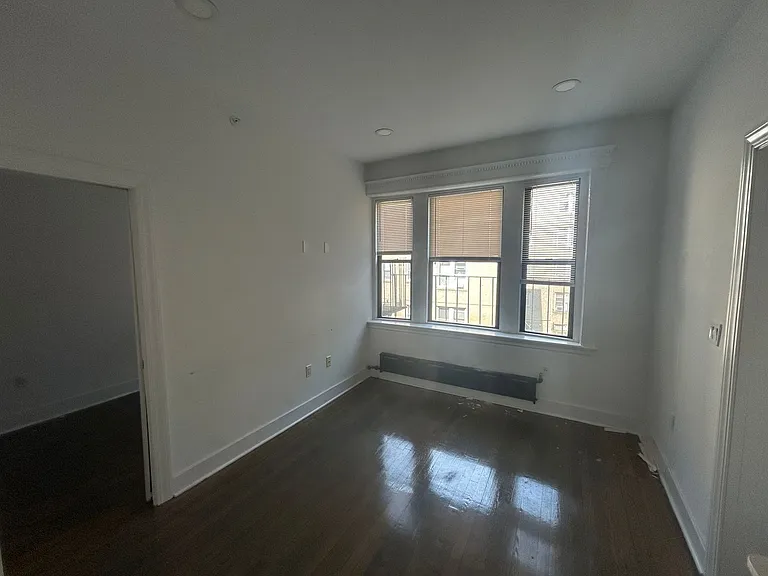 11 Queensberry St #11 — Photo 3