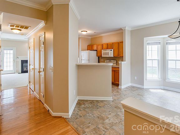 3rd image of 856 Dillard Rd