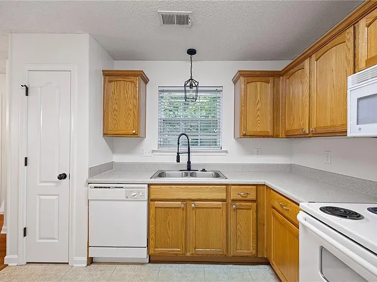 176 Darbys Crossing Ct — Photo 10
