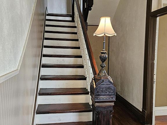2nd image of 405 College Street